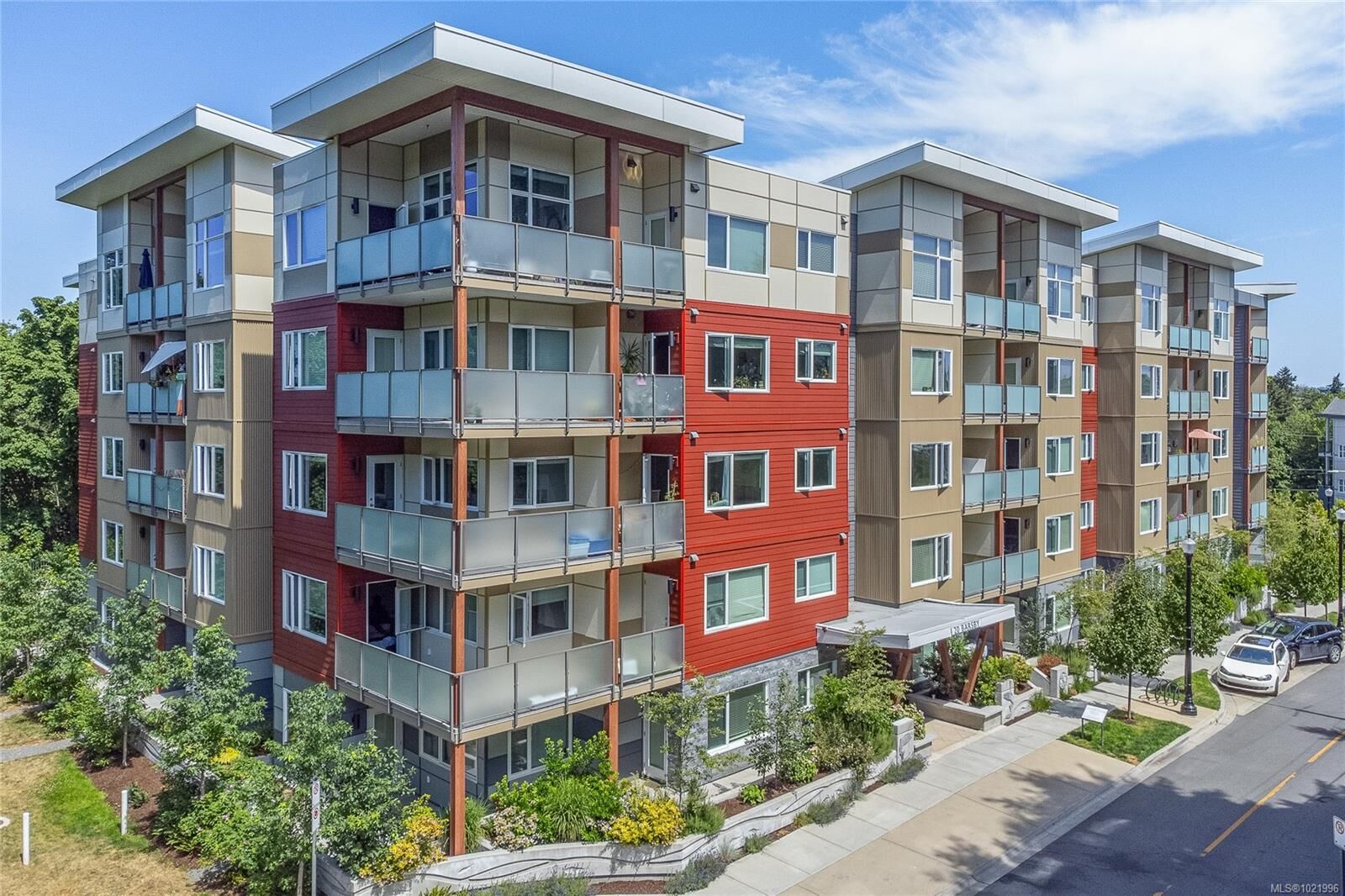 Property Photo:  20 Barsby Ave 212  BC V9R 0K4 