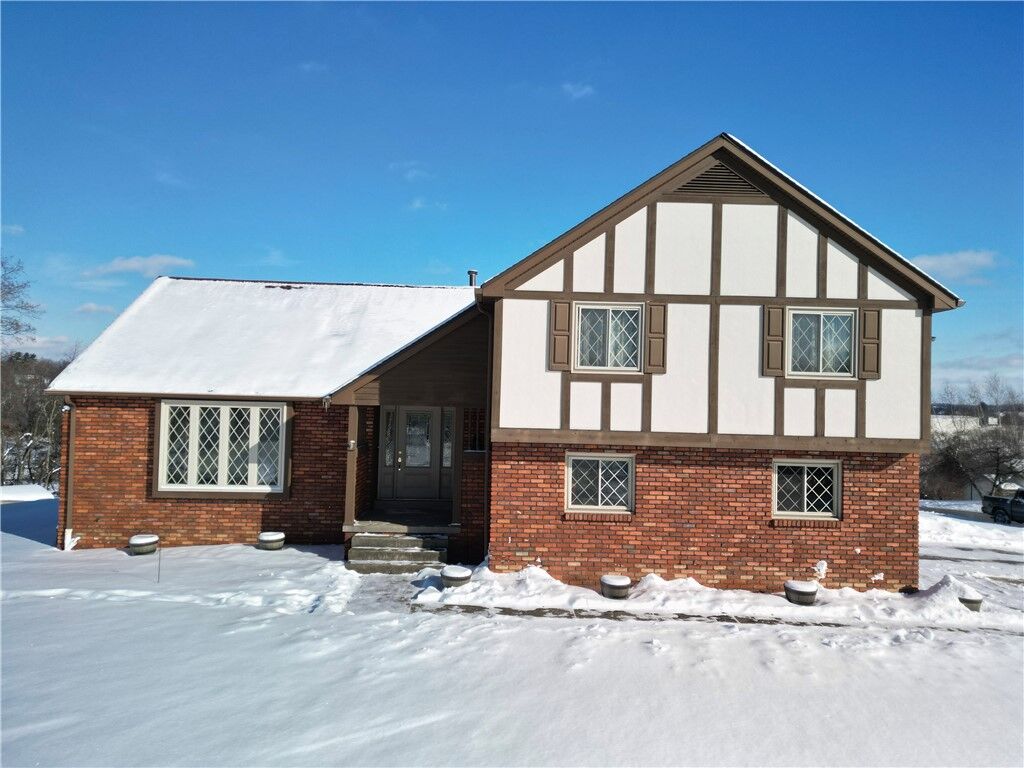 Property Photo:  39 Adrian Dr  PA 15601 