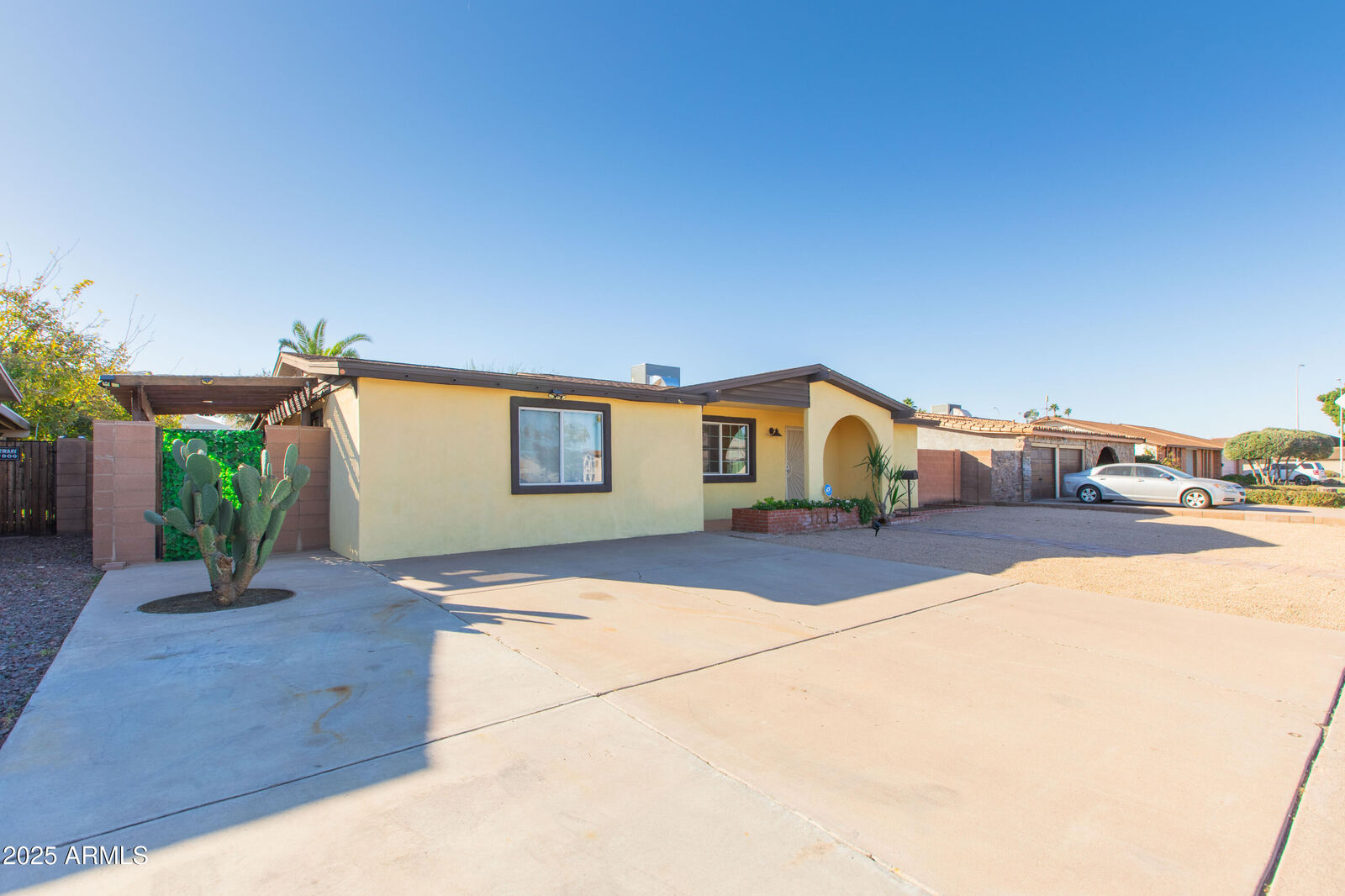 Property Photo:  1813 E Ellis Drive  AZ 85282 