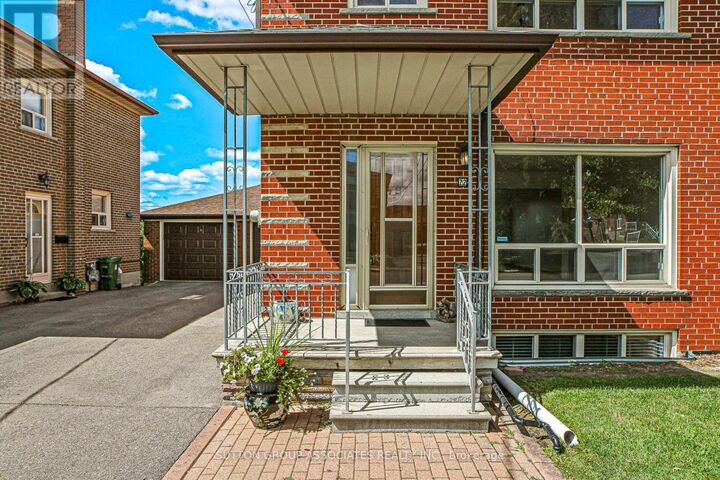 Property Photo:  22 Woodenhill Court  ON M6M 1K9 