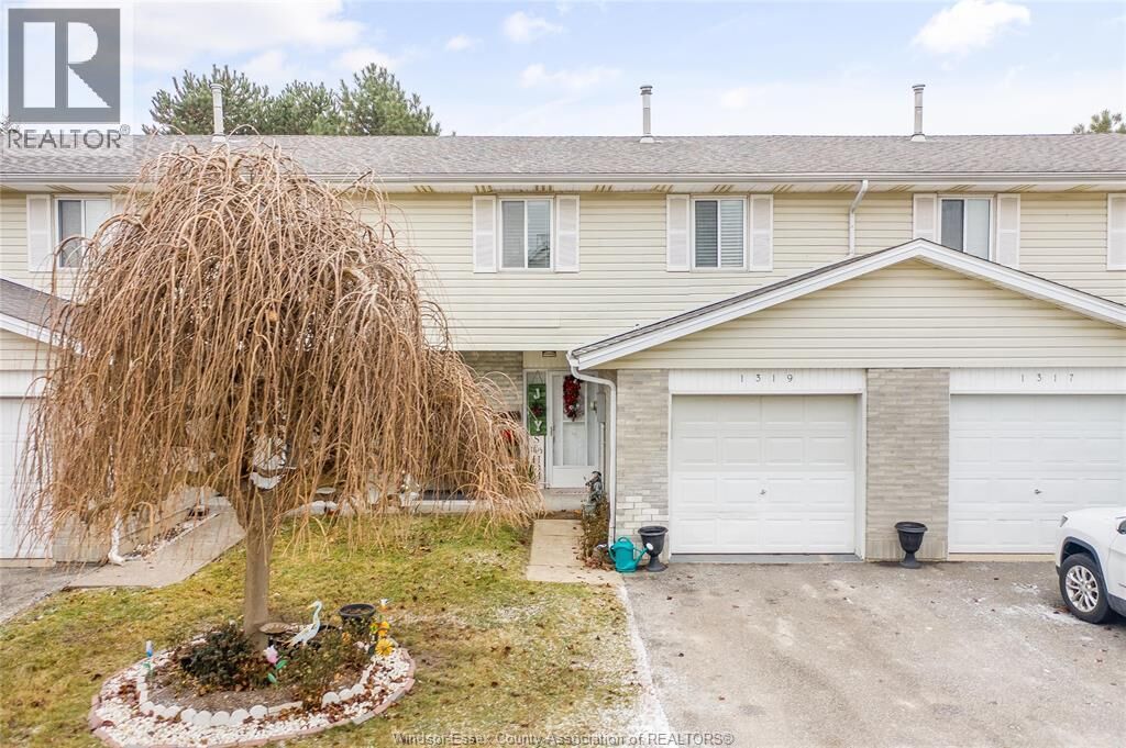 Property Photo:  1319 Cardinal Crescent  ON N9A 6V7 