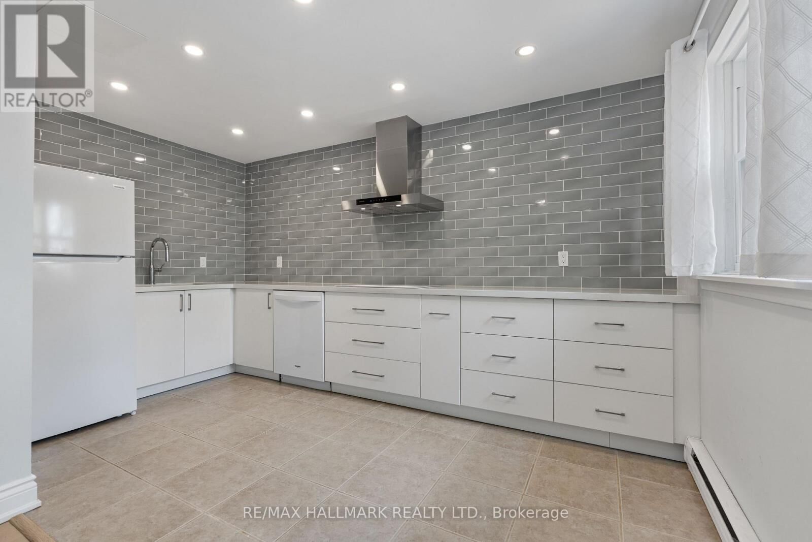 Property Photo: 3040 Constitution Boulevard 130 ON L4Y 3X7