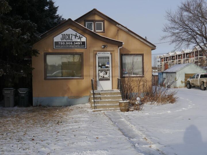 Property Photo:  4907  47th Avenue  AB T7Z 1L7 