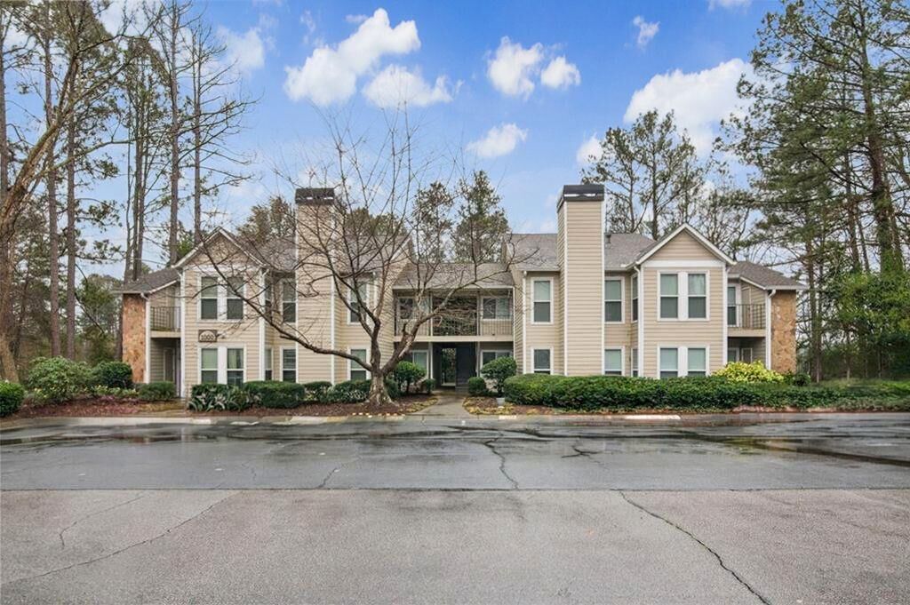 Property Photo:  1001 Lake Pointe Circle  GA 30075 