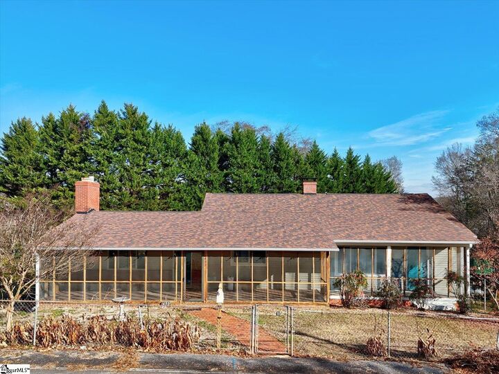 Property Photo: 433 Pineview Drive SC 29671