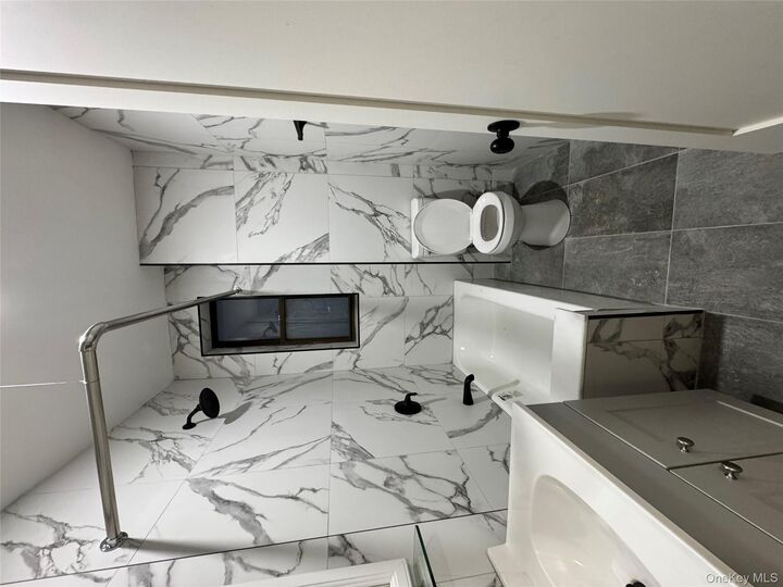 Property Photo:  2925 Mathews Ave 2H  NY 10467 