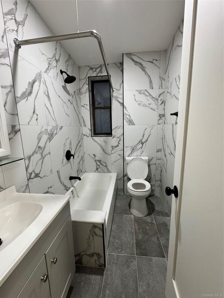 Property Photo:  2925 Mathews Ave 2H  NY 10467 