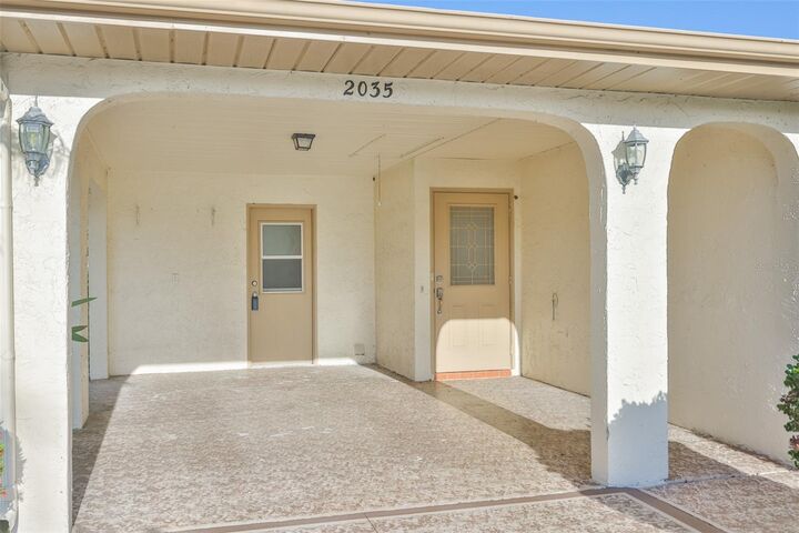 Property Photo:  2035 Heathfield Circle 256  FL 33573 
