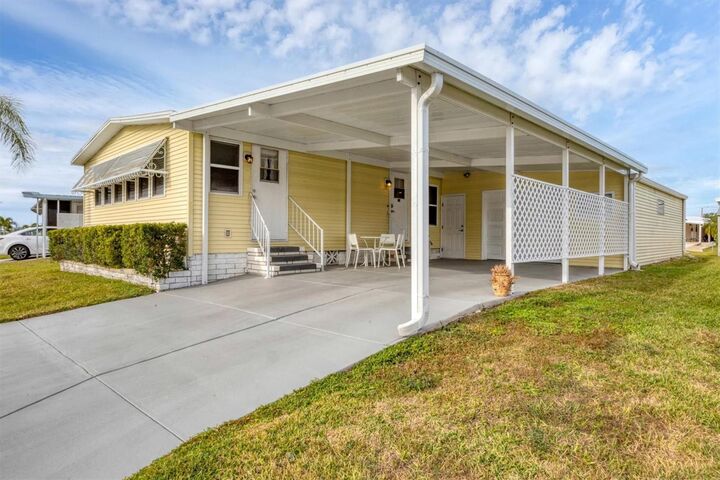 Property Photo:  4532 12th Street Court E  FL 34222 