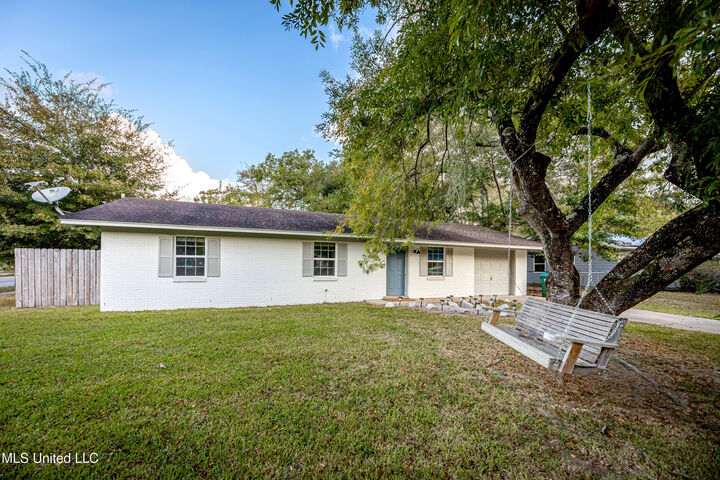 Property Photo:  201 Audrey Circle  MS 39564 