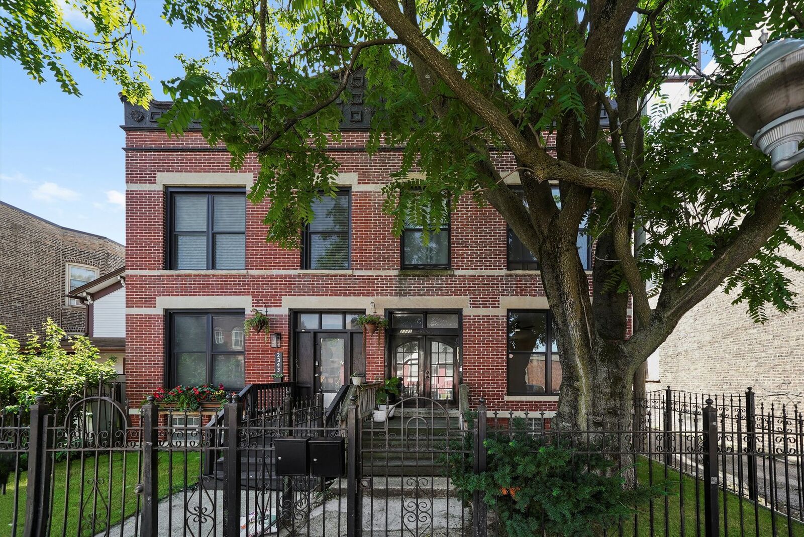 Property Photo:  2345 W Grenshaw Street  IL 60612 