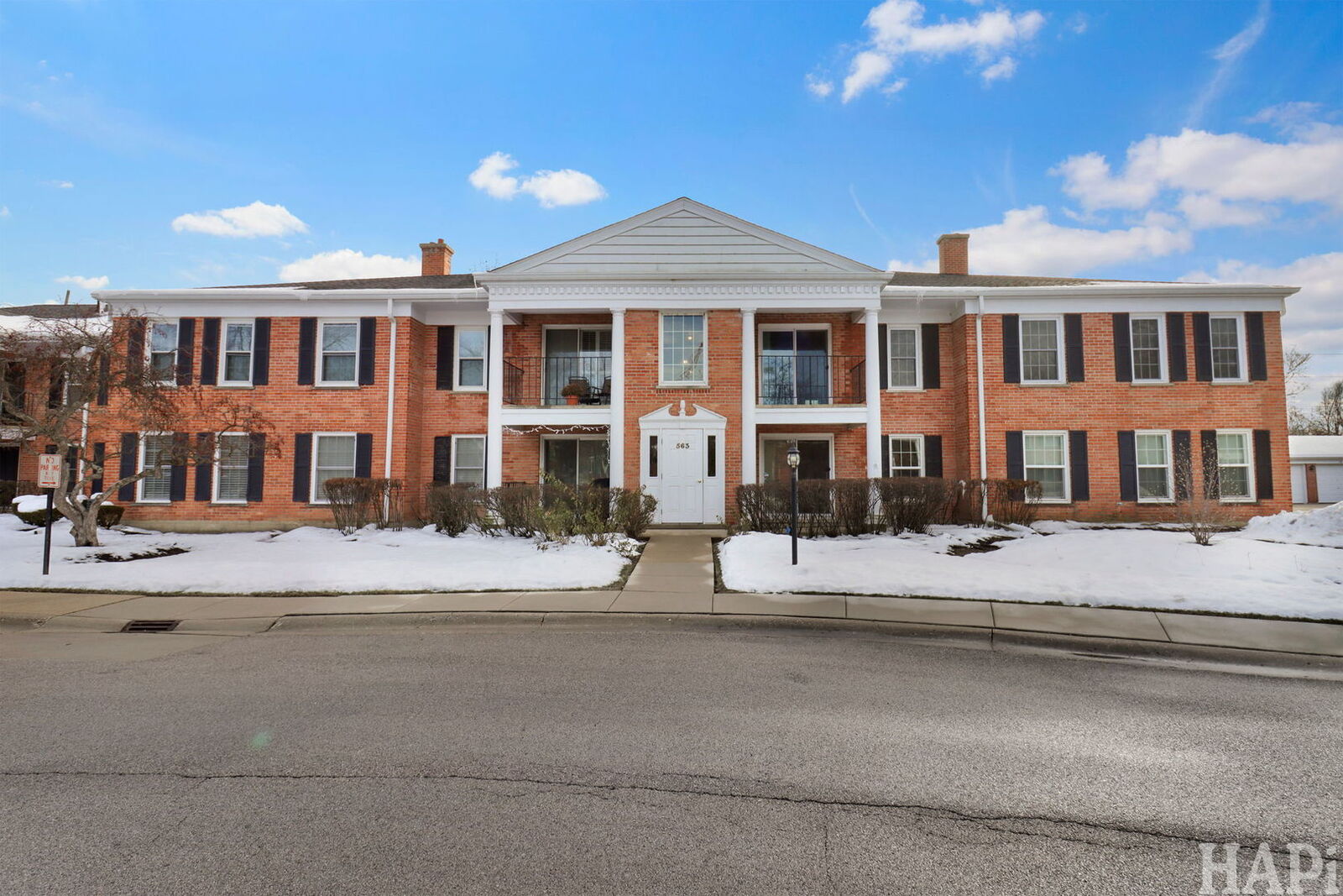 Property Photo:  563 Shorely Woods Drive 101  IL 60010 