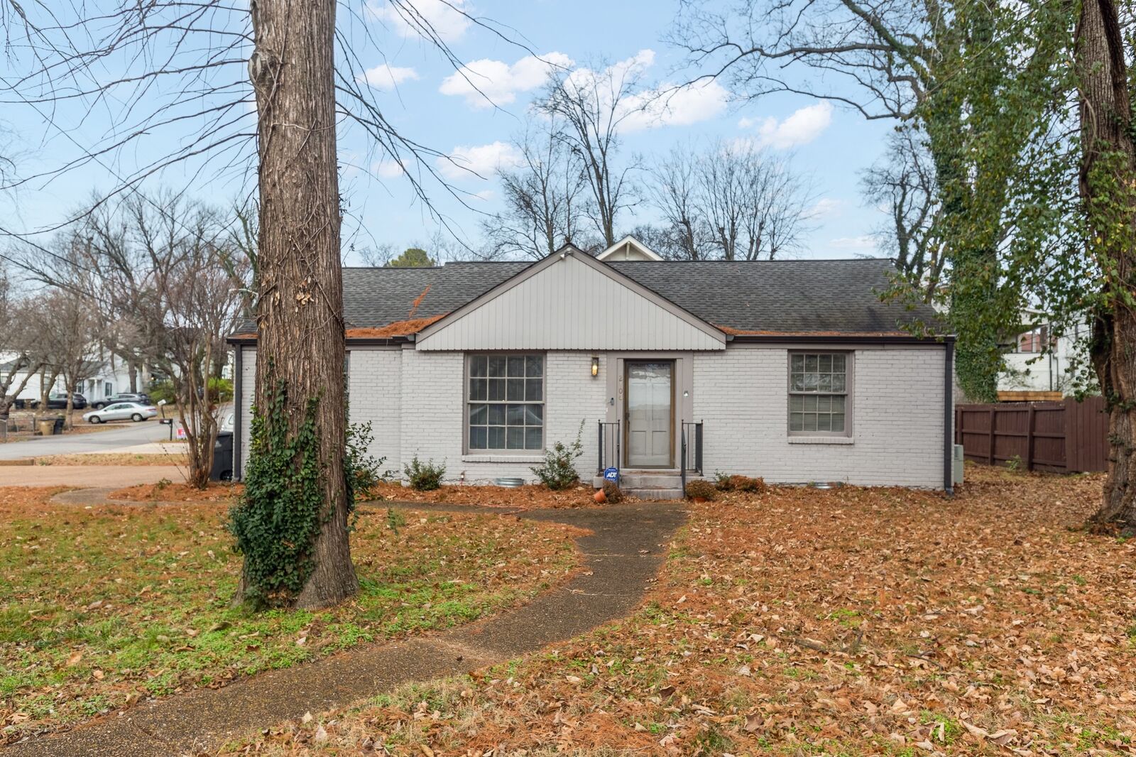 Property Photo:  2106 Sharondale Dr  TN 37215 