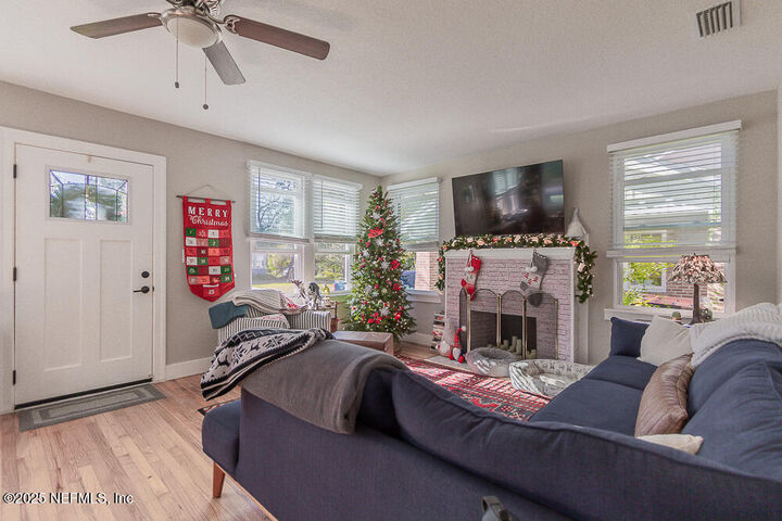 Property Photo:  909 Talbot Avenue  FL 32205 