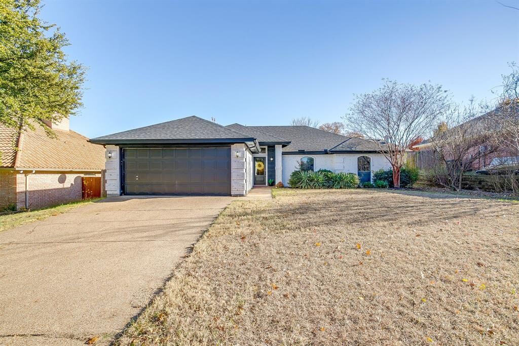 Property Photo:  104 Sandlewood Lane  TX 76028 