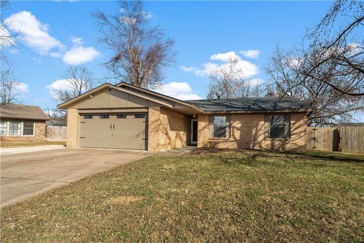 Property Photo:  1105 Westridge Lane  AR 72756 