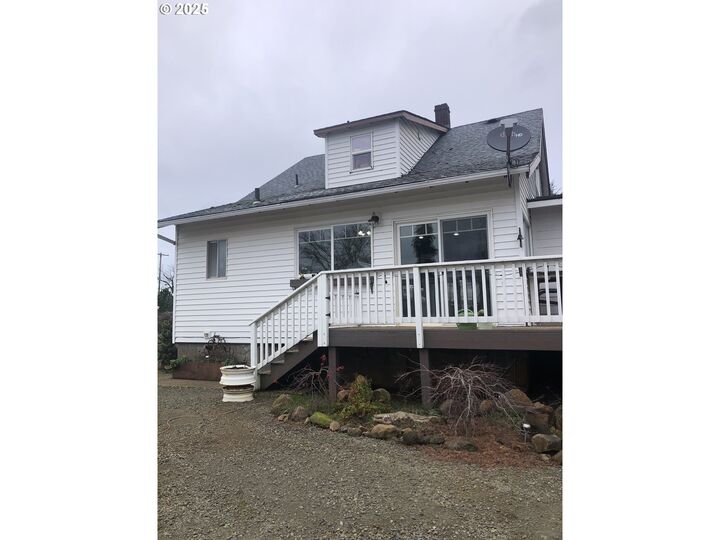 Property Photo:  15032 S Carus Rd  OR 97045 