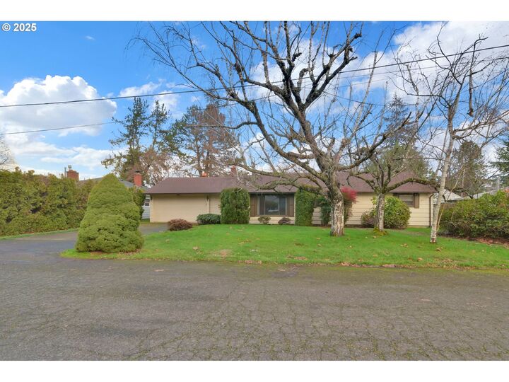 Property Photo:  1665 Evergreen Dr  OR 97404 