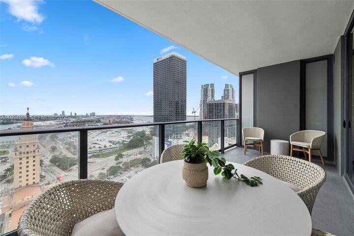 Property Photo:  159 NE 6th St 1814  FL 33132 