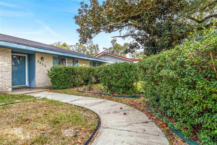 Property Photo:  2033 17th Street  LA 70601 