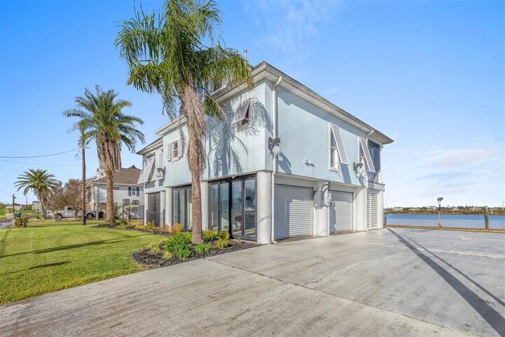 Property Photo:  508 River Road  LA 70601 