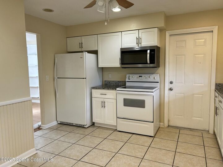 Property Photo:  925 Penny Drive  FL 32780 