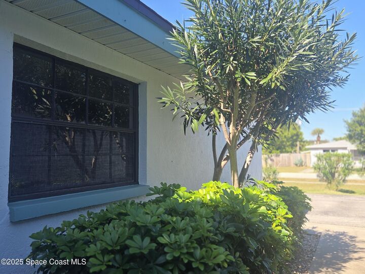Property Photo:  255 Kingsway  FL 32937 