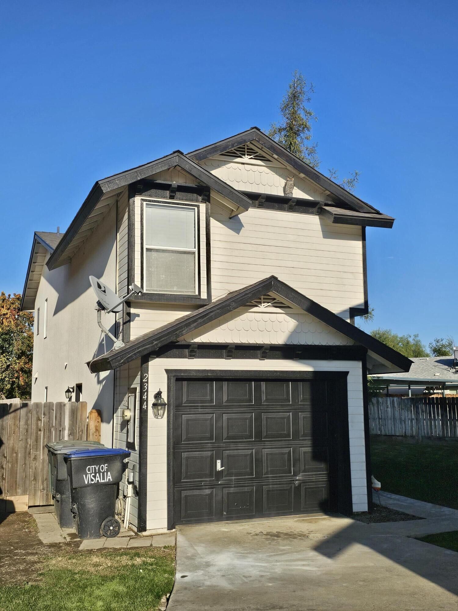 Property Photo: 2344 W Packwood Drive CA 93277