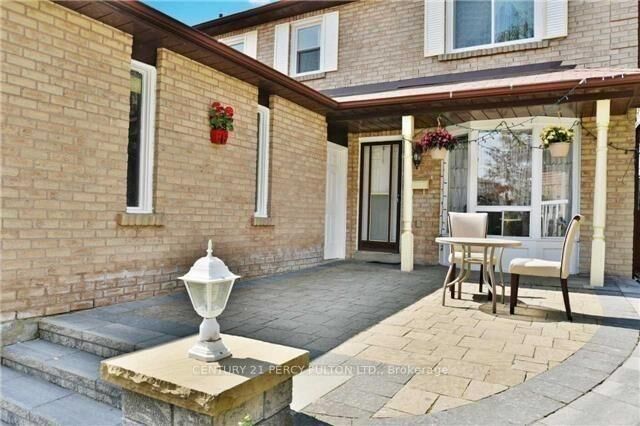 Property Photo:  24 Charlton Crescent  ON L1S 4B8 