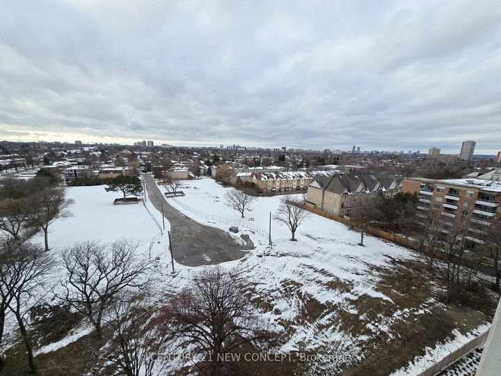 Property Photo:  5858 Yonge Street 925  ON M2M 0C6 
