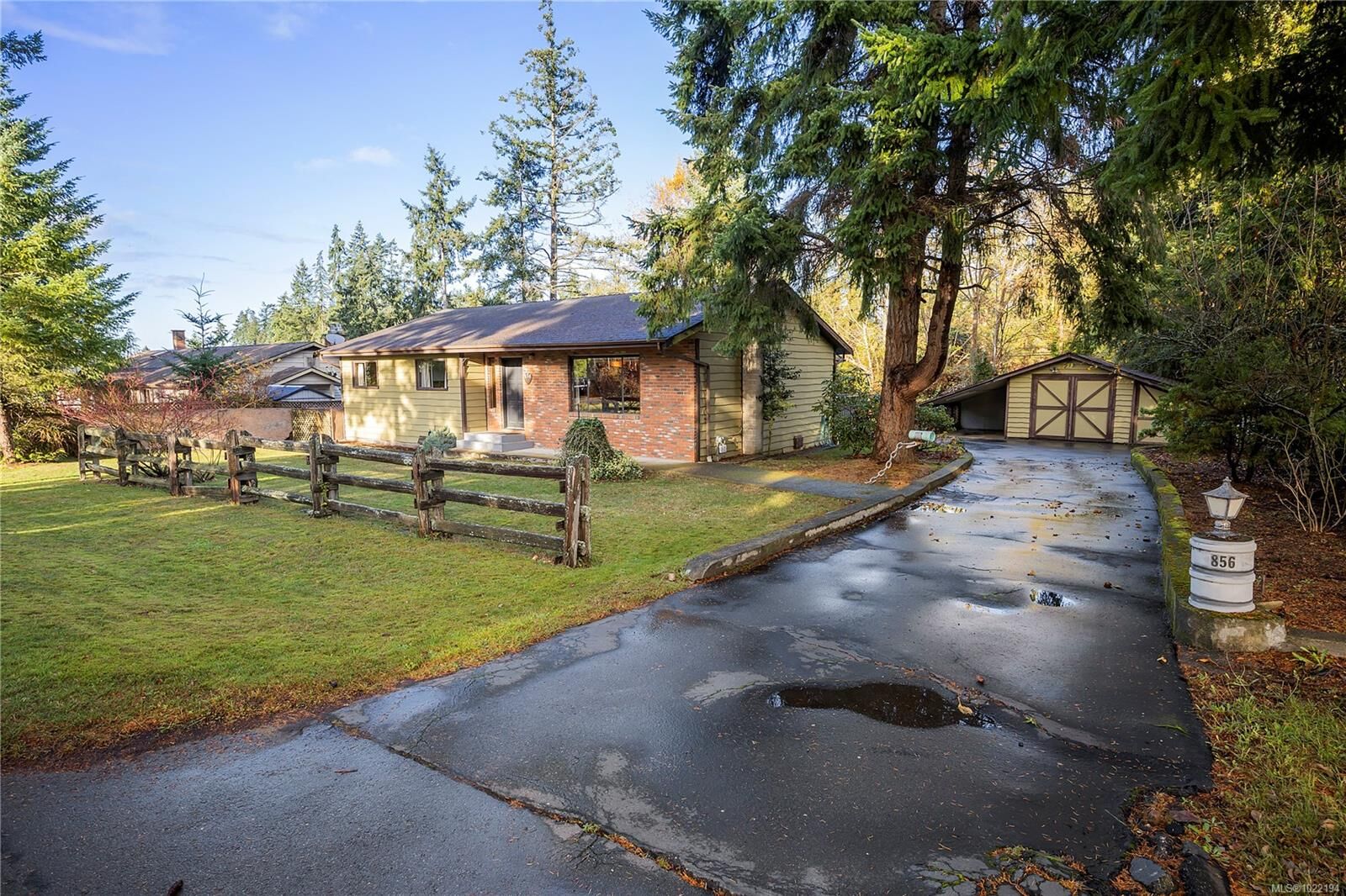 Property Photo: 856 Reid Rd BC V9P 2E6