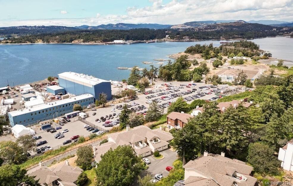 Property Photo:  909 Admirals Rd 33  BC V9A 2P1 