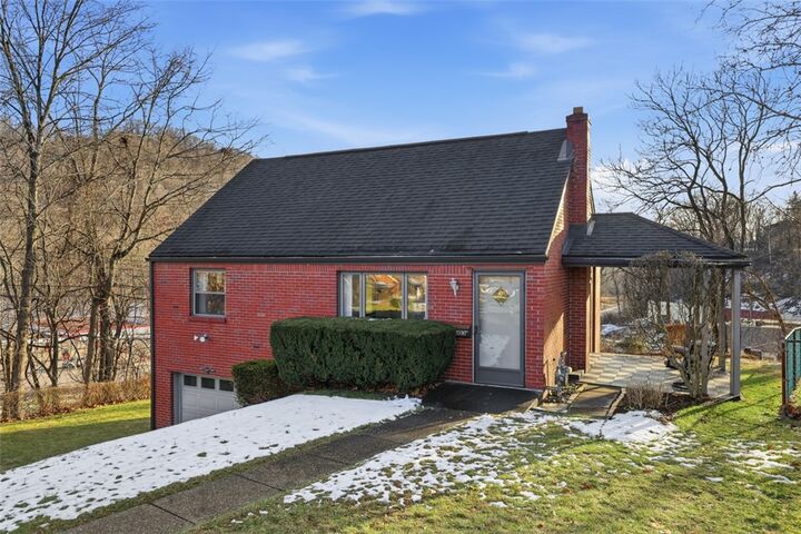 Property Photo:  2503 Poinsettia Dr  PA 15131 