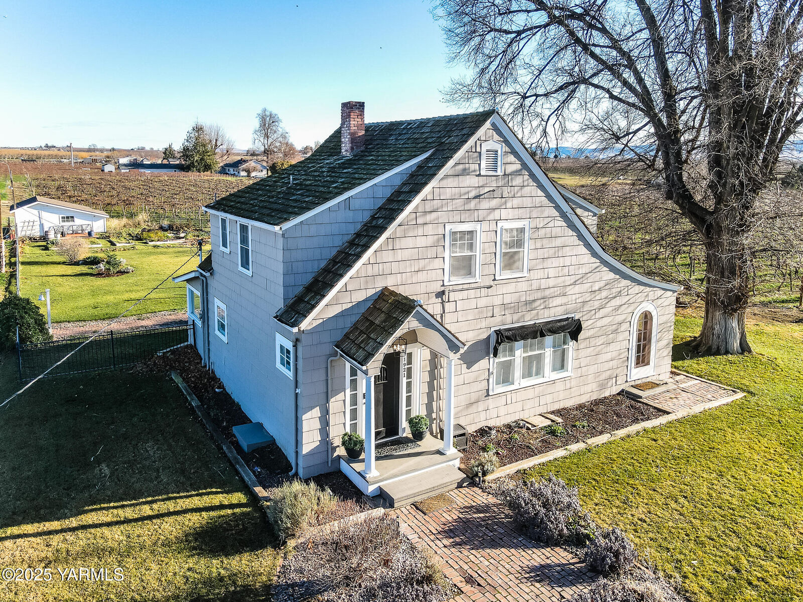 Property Photo:  1921 Olmstead Rd  WA 98930 