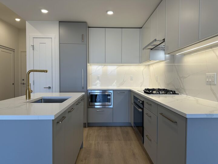 Property Photo:  600 Rochester Avenue 406  BC V3K 0K1 
