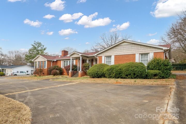 Property Photo:  216 Country Club Road  NC 28150 