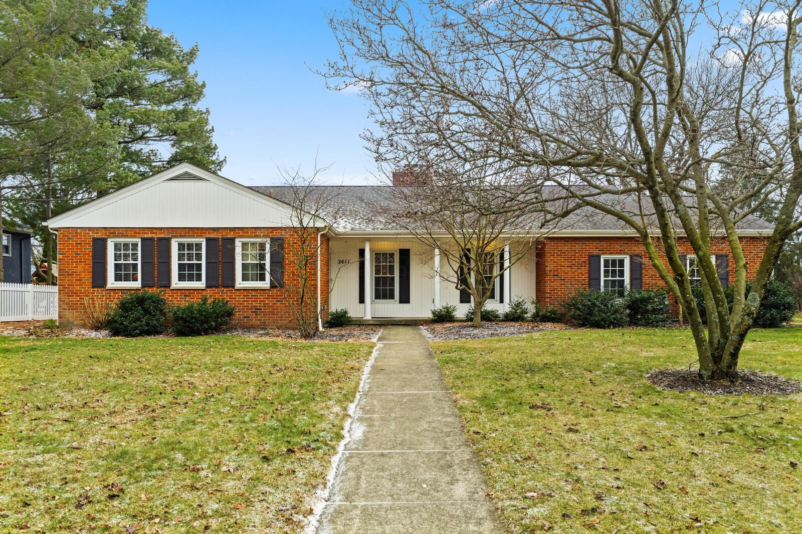 Property Photo:  2411 Lytham Road  OH 43220 