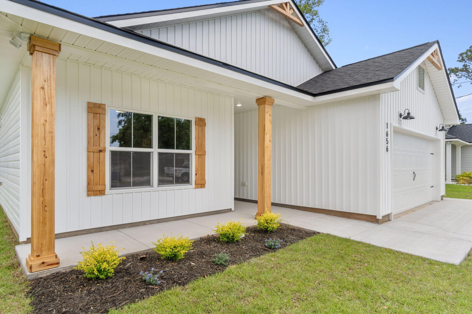 Property Photo:  1421 Madelyn Wds Drive  FL 32506 