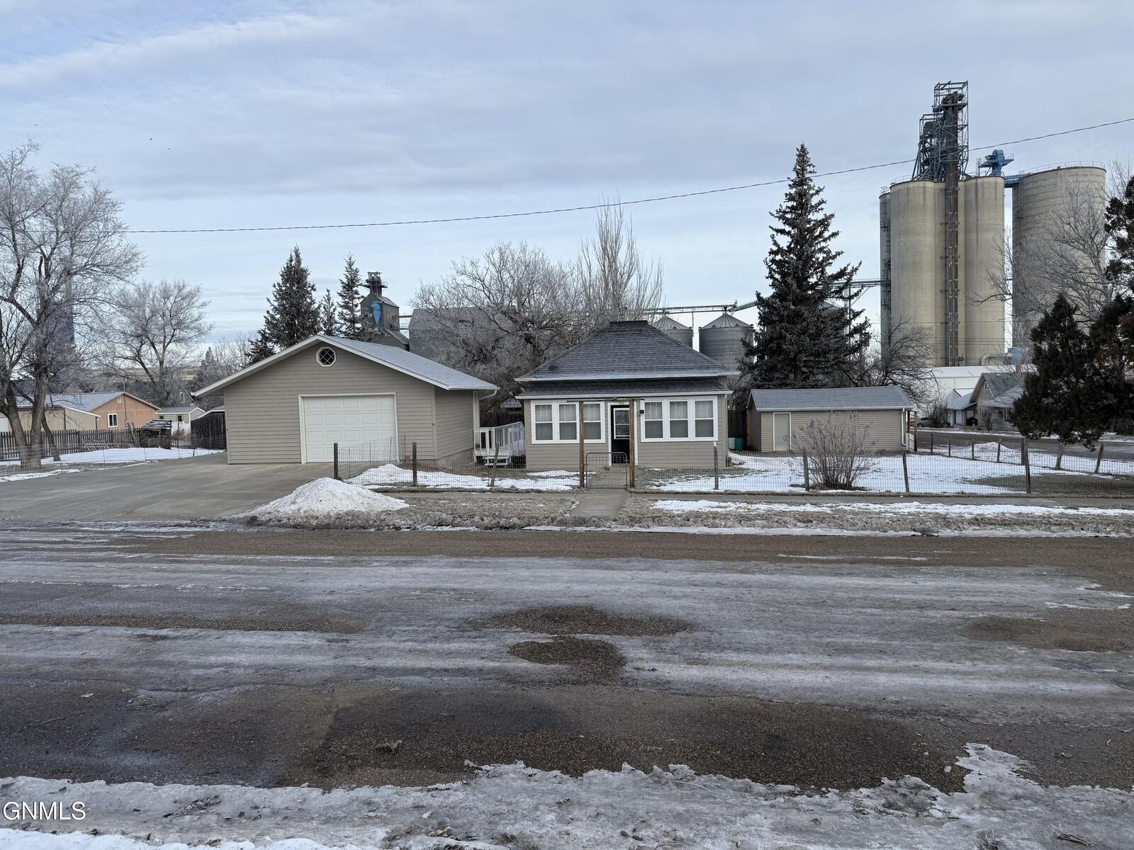 Property Photo: 384 1st Street SE ND 58621