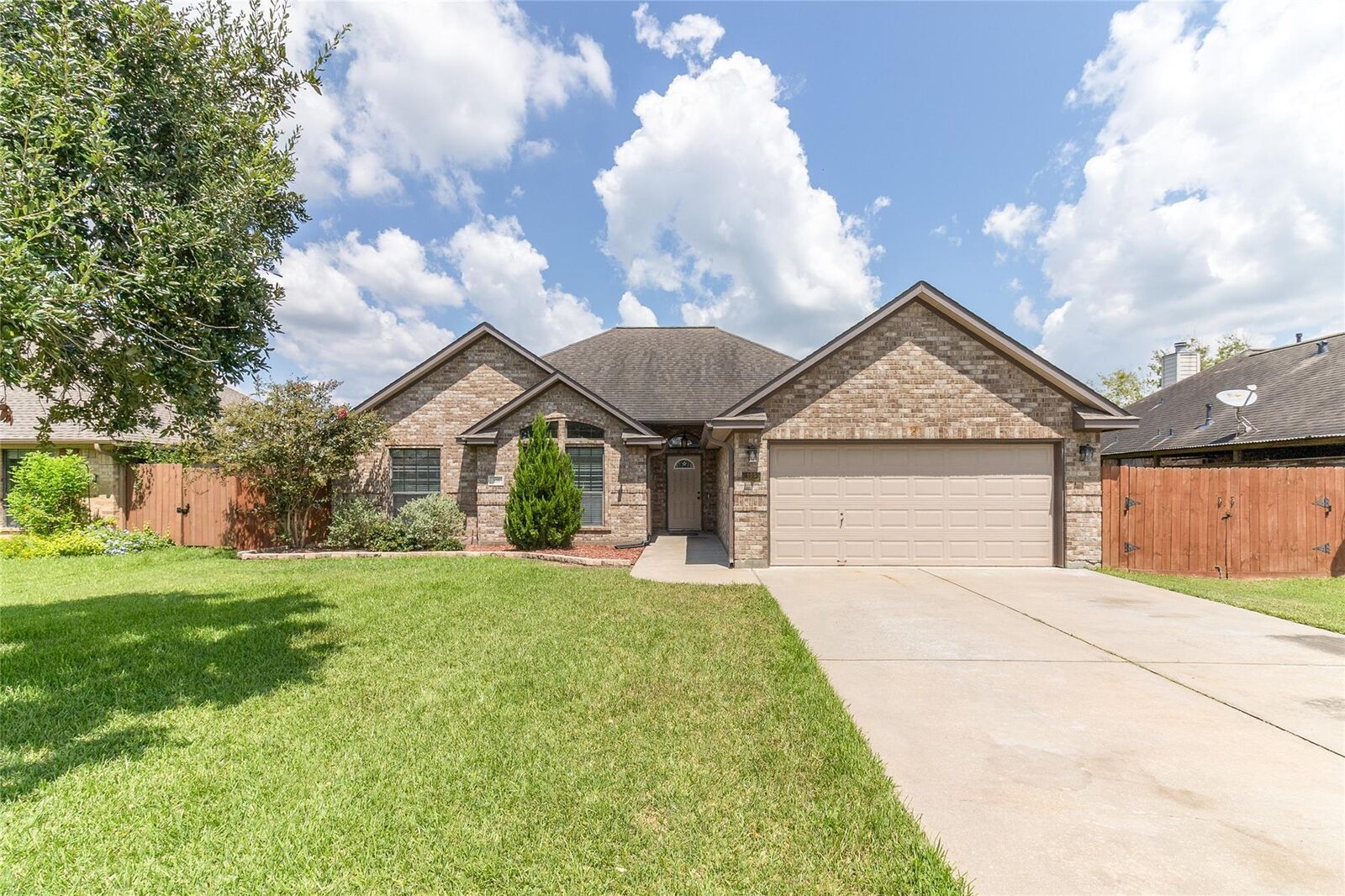 Property Photo:  105 Hummingbird Court  TX 77566 