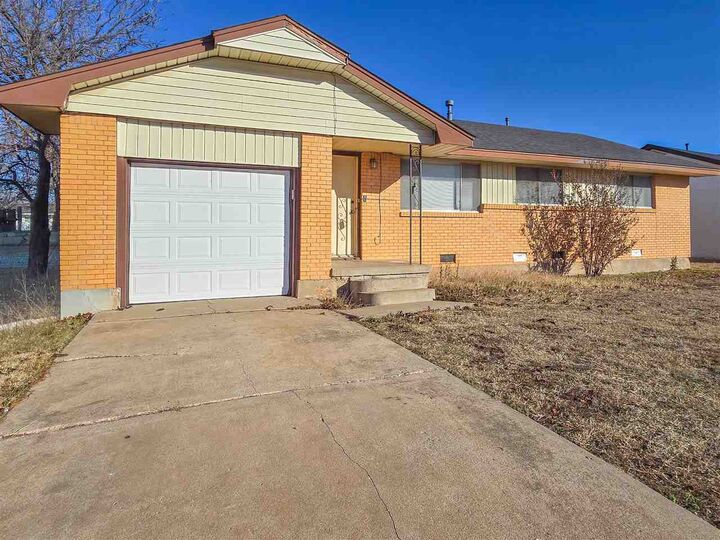Property Photo:  4523 NW Cheyenne Ave  OK 73505 