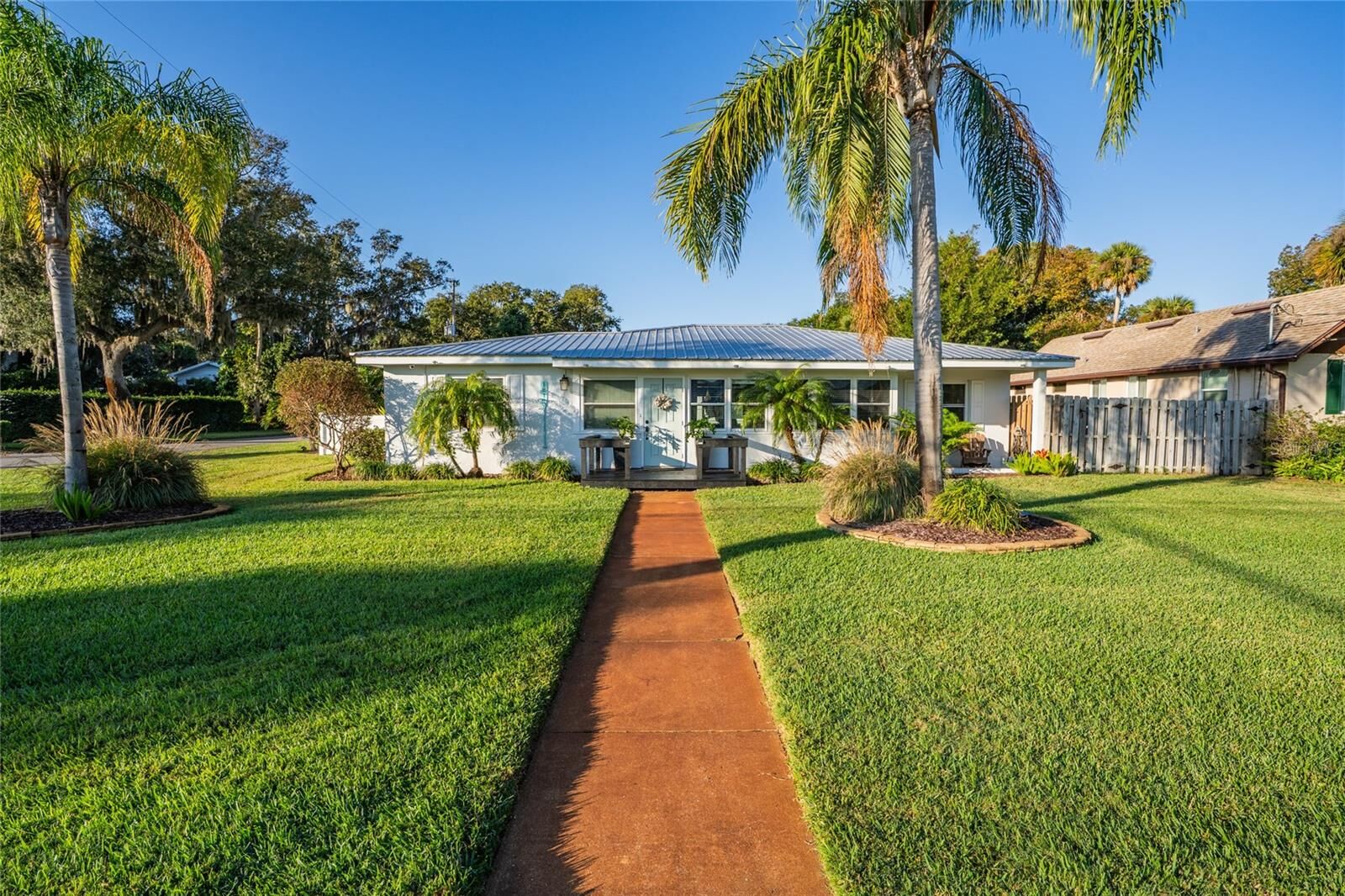Property Photo: 1212 Magnolia Street FL 32168