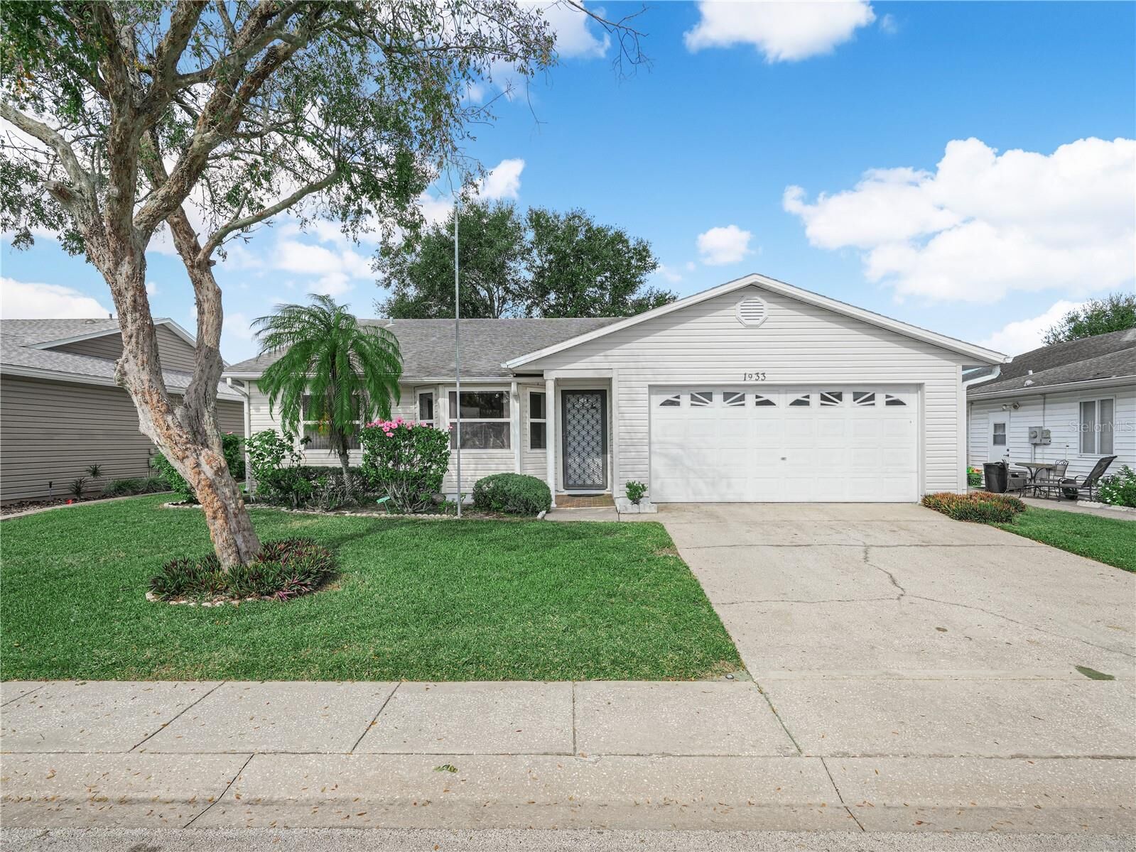 Property Photo:  1933 Prairie Dunes Circle N  FL 33810 