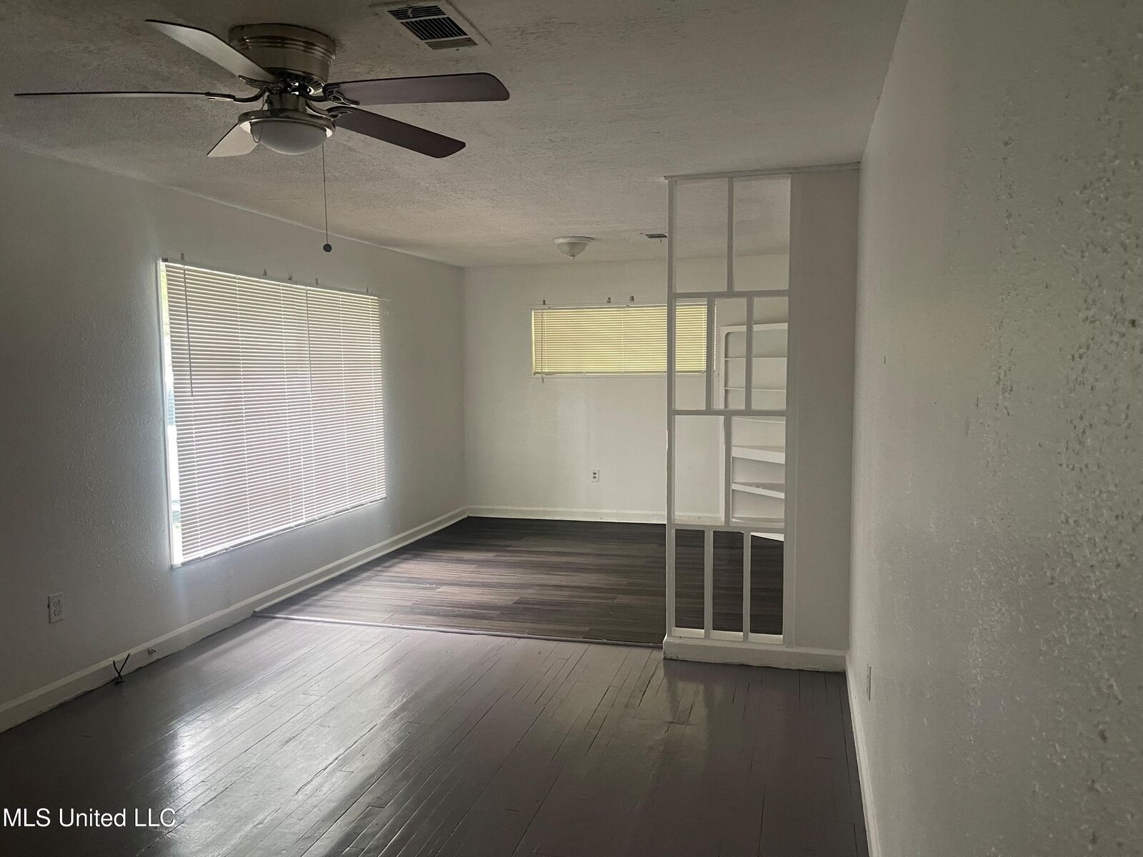 Property Photo:  362 E Leavell Woods Drive  MS 39212 