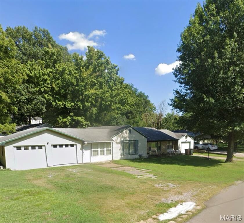 Property Photo:  826 W Rodney Drive  MO 63701 