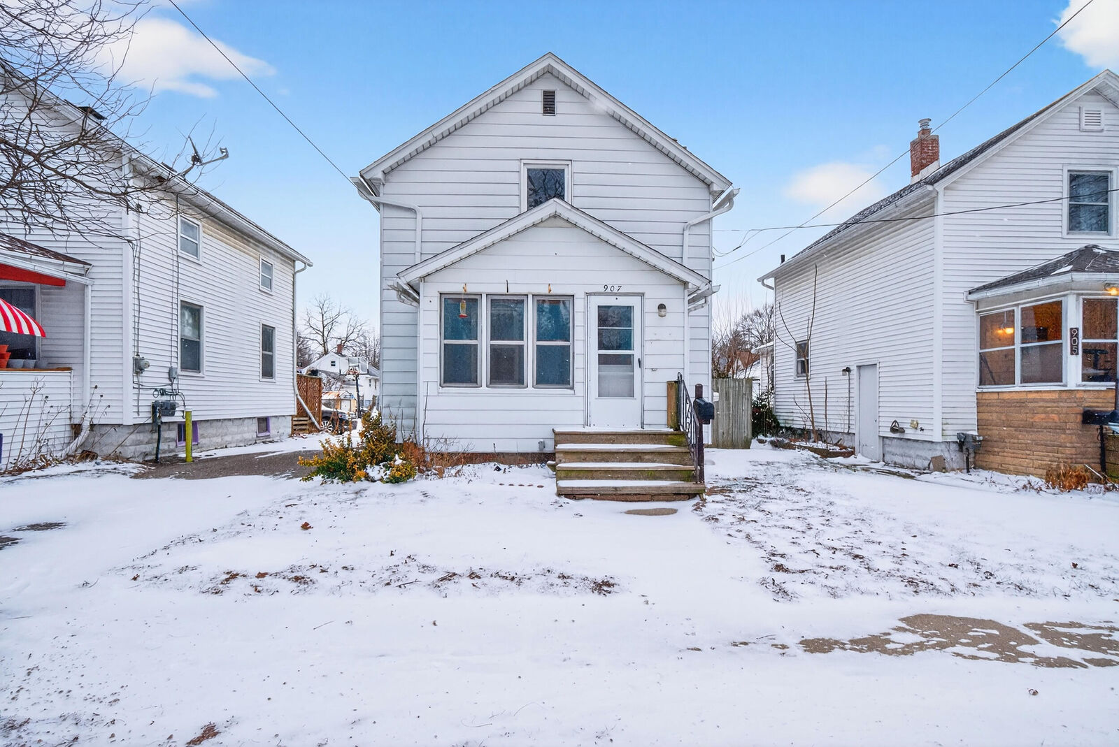 Property Photo: 907 N Elm Avenue MI 49202