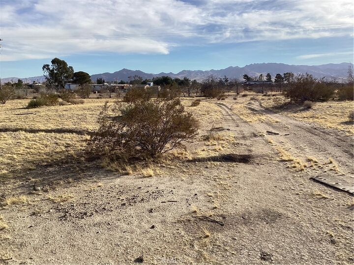 Property Photo:  42979 Mandril  CA 92365 