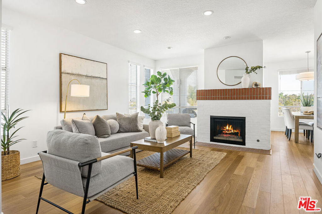 Property Photo: 4643 E 4th Street 22 CA 90814