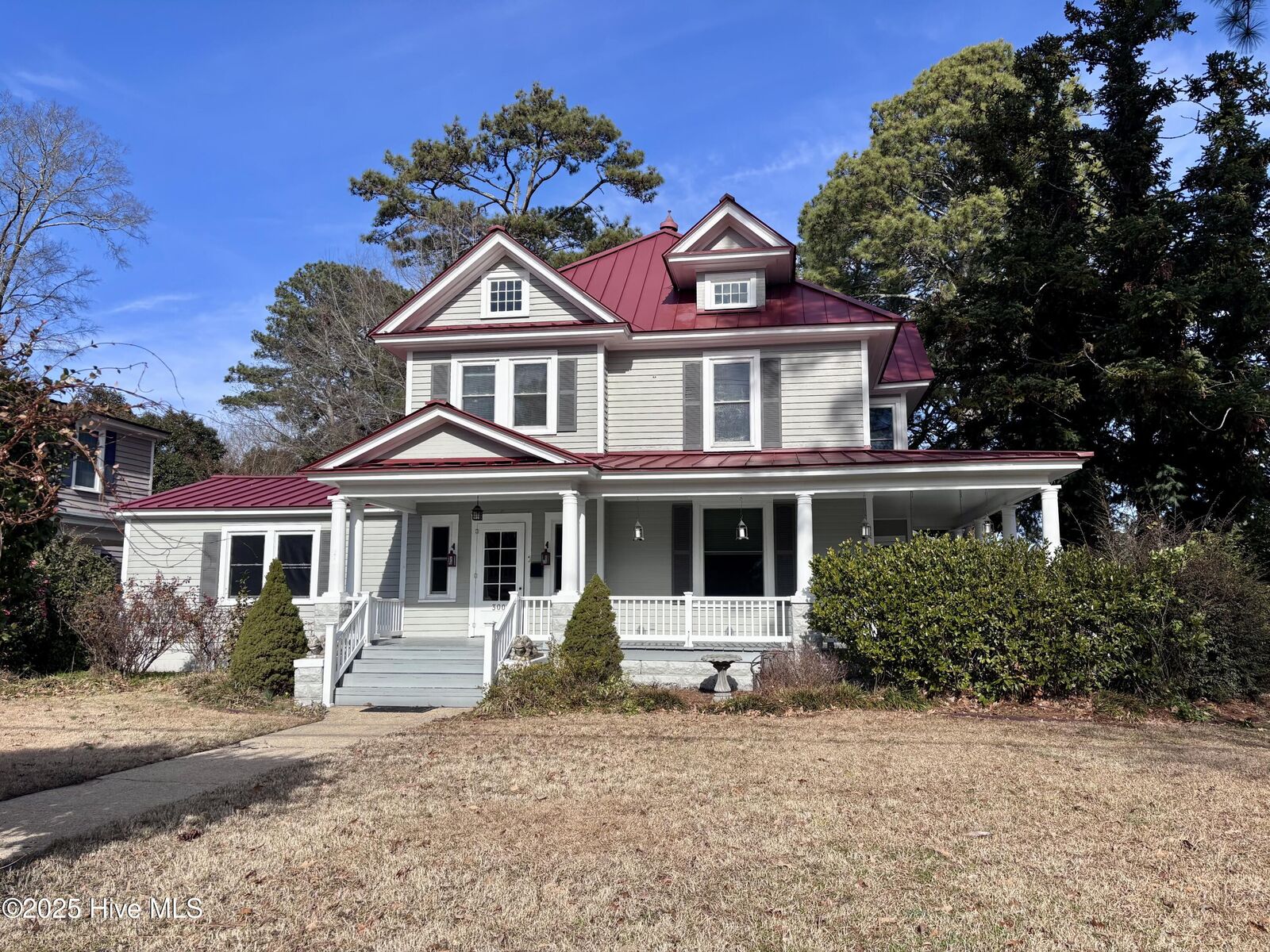 Property Photo:  300 W Main Street  NC 27855 