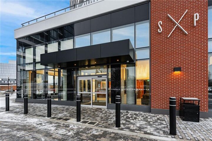 Property Photo:  25 Wellington Street S 3301  ON N2G 0E4 